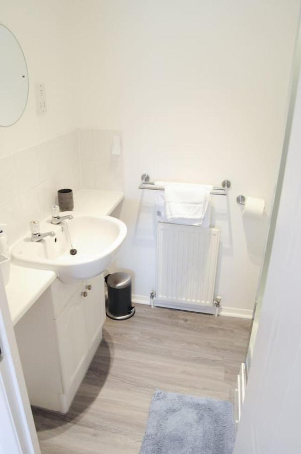 Peaceful And Quiet Apartment In A Bustling City Edinburgh Exterior photo